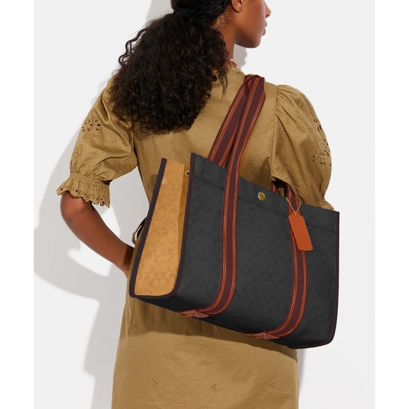 Coach Tote In Signature Jacquard Black NWT - Picture 7 of 8